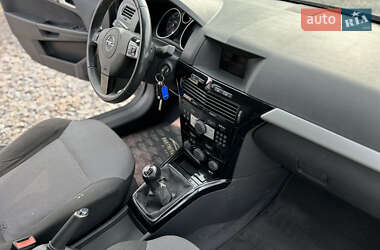 Универсал Opel Astra 2010 в 