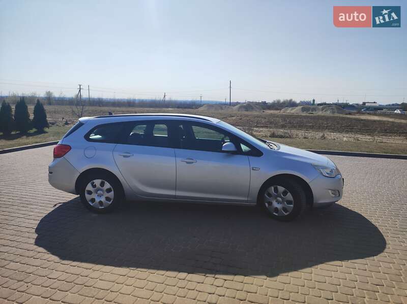 Універсал Opel Astra 2011 в Городку