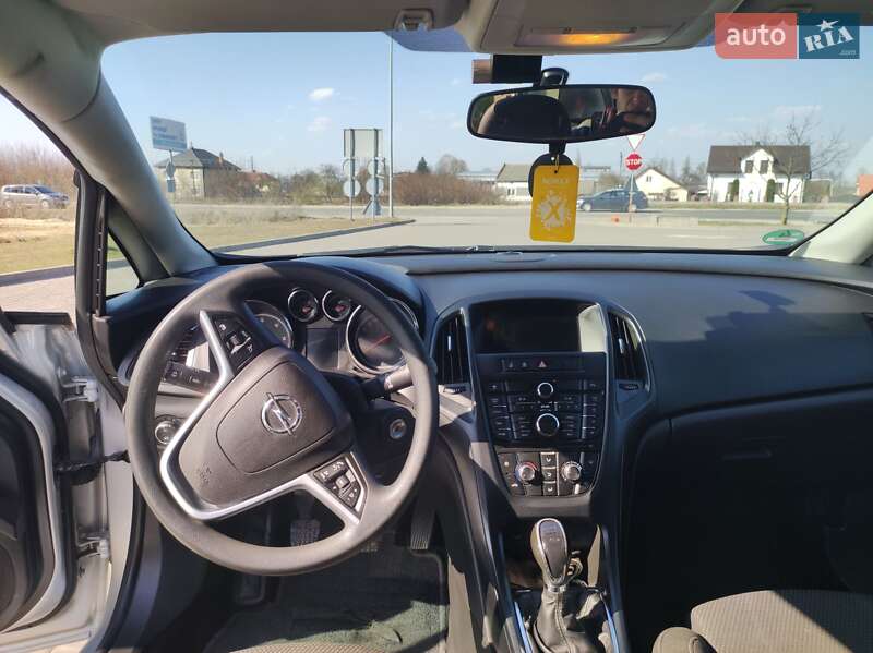 Універсал Opel Astra 2011 в Городку