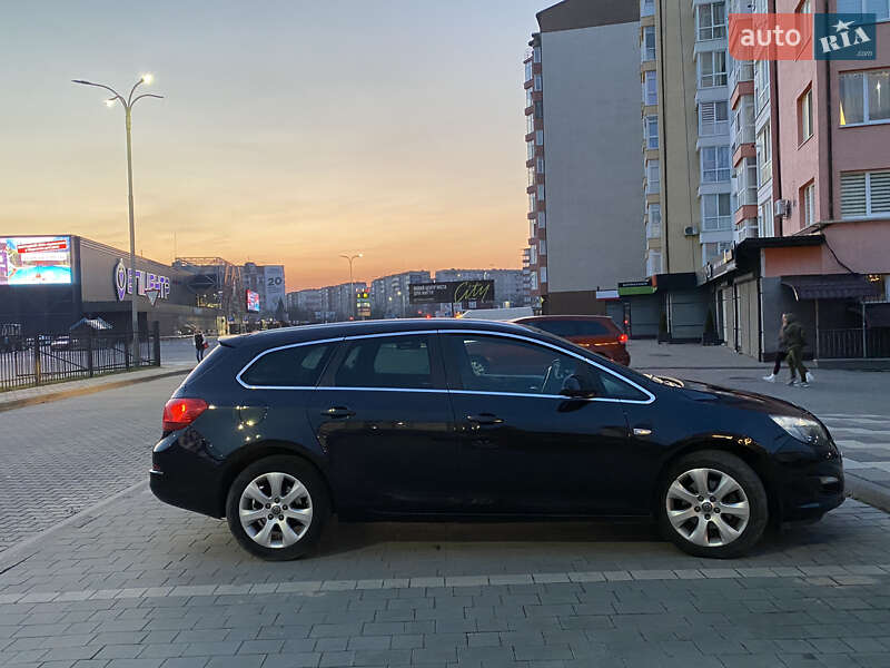 Универсал Opel Astra 2014 в Ивано-Франковске