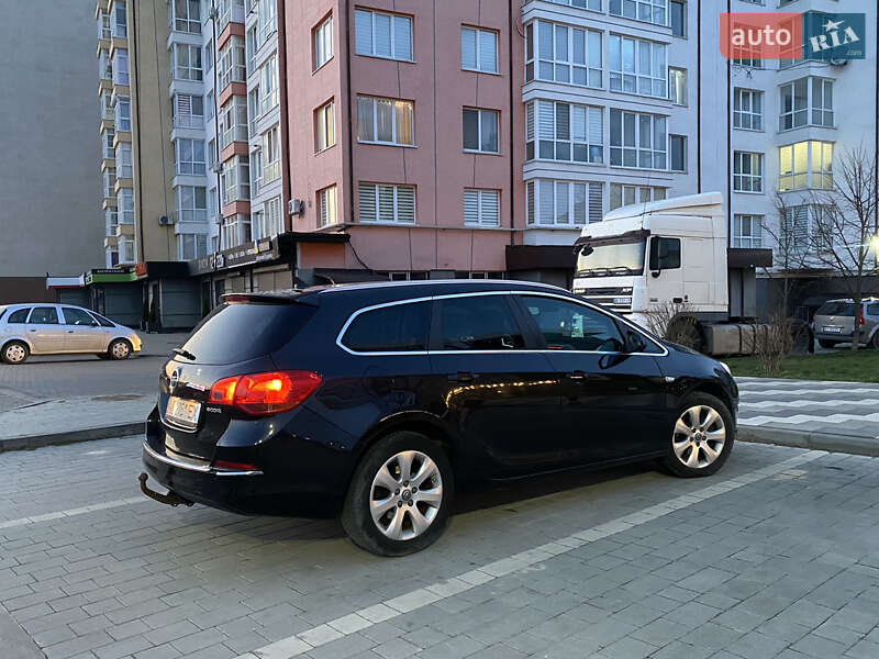 Универсал Opel Astra 2014 в Ивано-Франковске