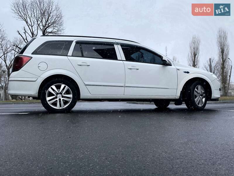 Універсал Opel Astra 2005 в Чернігові