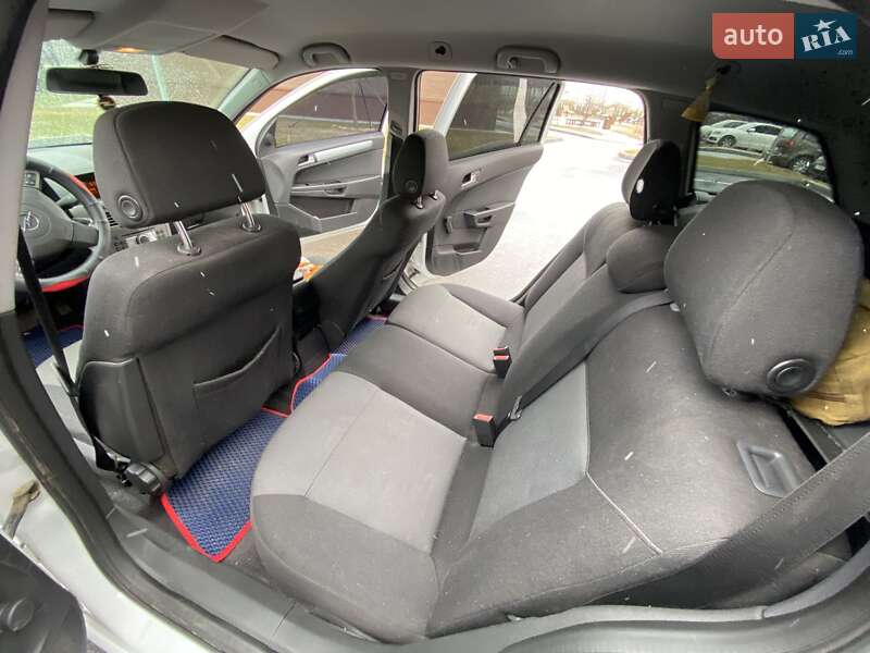 Універсал Opel Astra 2005 в Чернігові