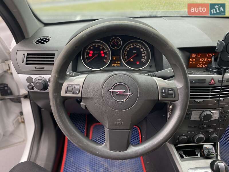 Універсал Opel Astra 2005 в Чернігові