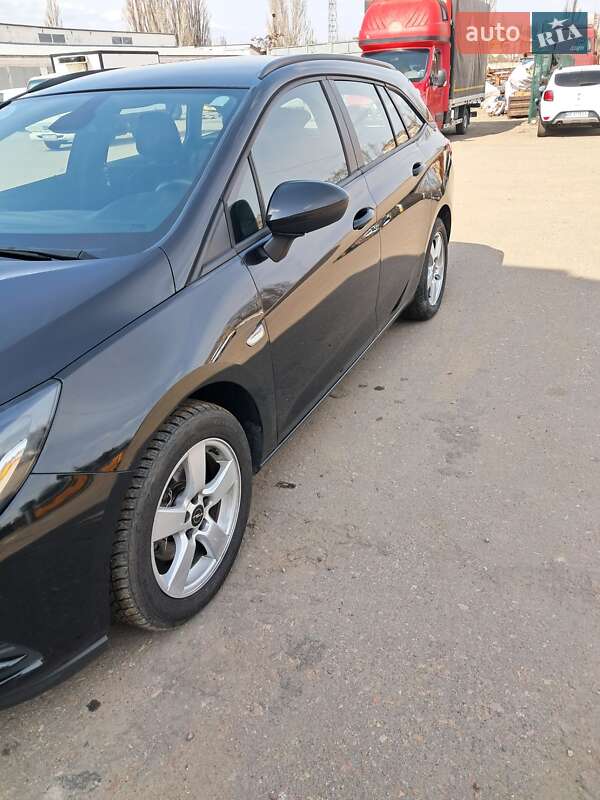 Универсал Opel Astra 2016 в Николаеве