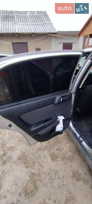 Седан Opel Astra 2005 в Ровно