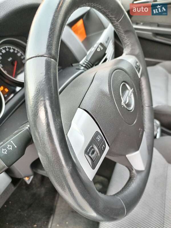 Универсал Opel Astra 2009 в Луцке