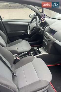 Универсал Opel Astra 2006 в 