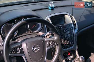 Универсал Opel Astra 2012 в 