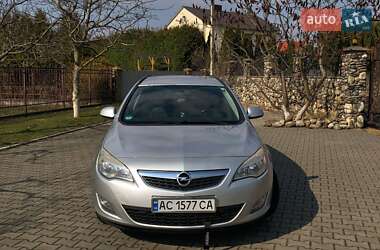 Универсал Opel Astra 2012 в 