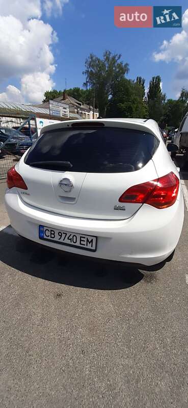 Хэтчбек Opel Astra 2011 в Нежине