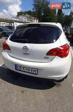 Хэтчбек Opel Astra 2011 в 