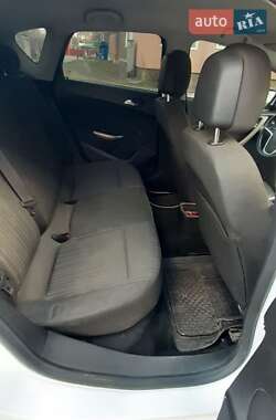 Хэтчбек Opel Astra 2011 в 