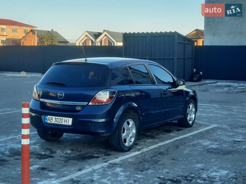 Хэтчбек Opel Astra 2007 в 