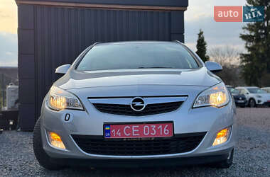Универсал Opel Astra 2010 в 