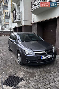 Хэтчбек Opel Astra 2006 в 