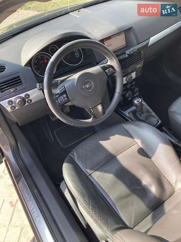Универсал Opel Astra 2010 в Нововолынске