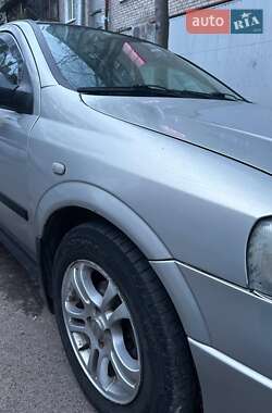 Седан Opel Astra 2005 в 