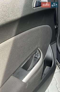 Универсал Opel Astra 2011 в 