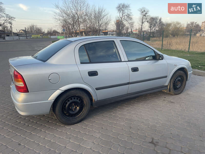 Седан Opel Astra 2005 в Новомосковську