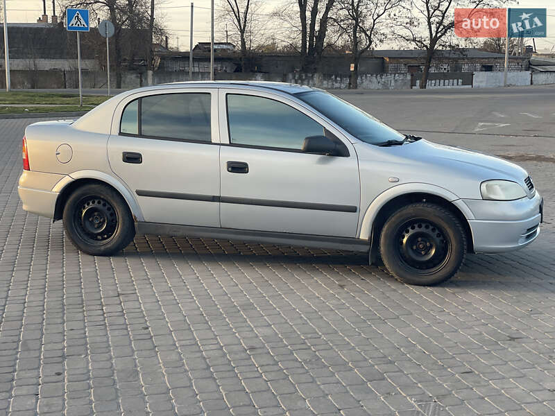 Седан Opel Astra 2005 в Новомосковську