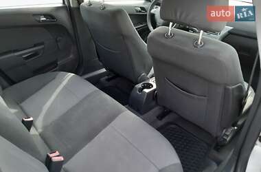 Хэтчбек Opel Astra 2012 в 
