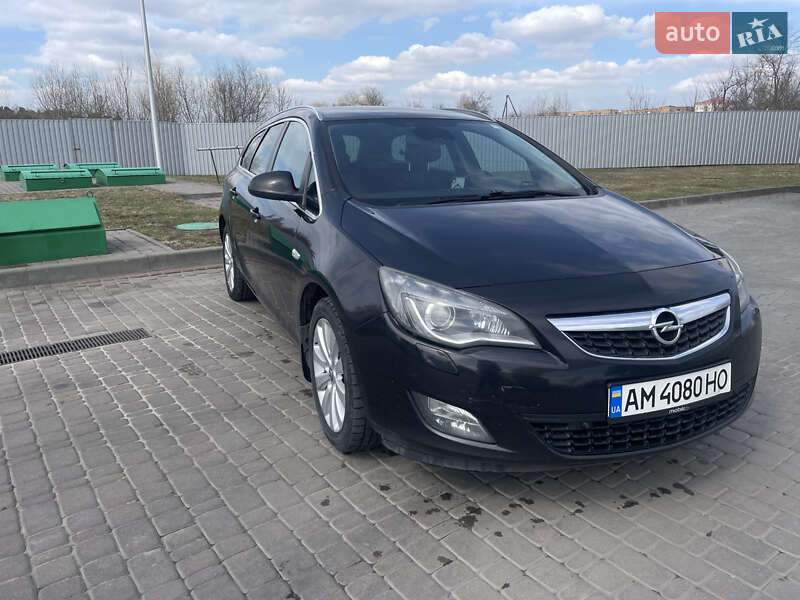 Универсал Opel Astra 2011 в Бердичеве