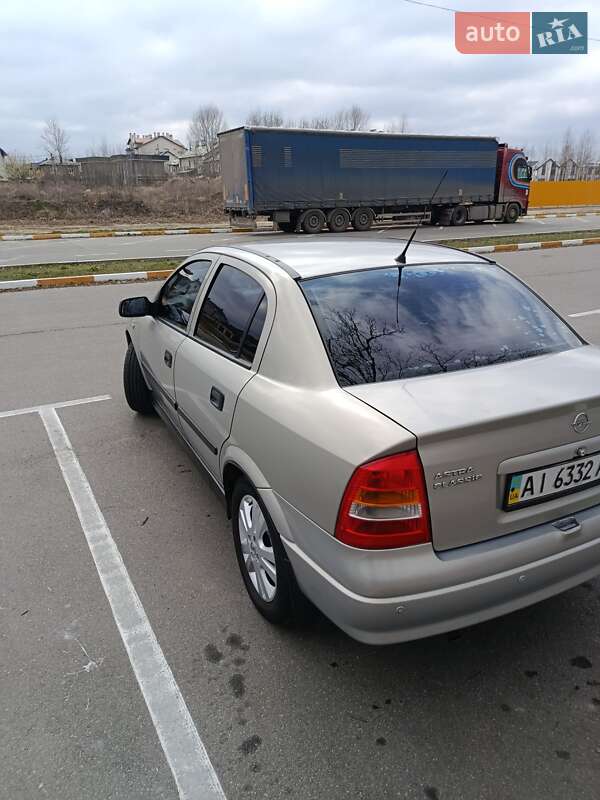 Седан Opel Astra 2006 в Киеве