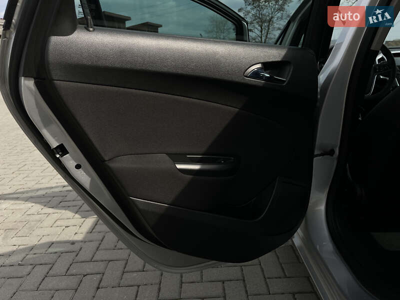 Універсал Opel Astra 2014 в Золочеві
