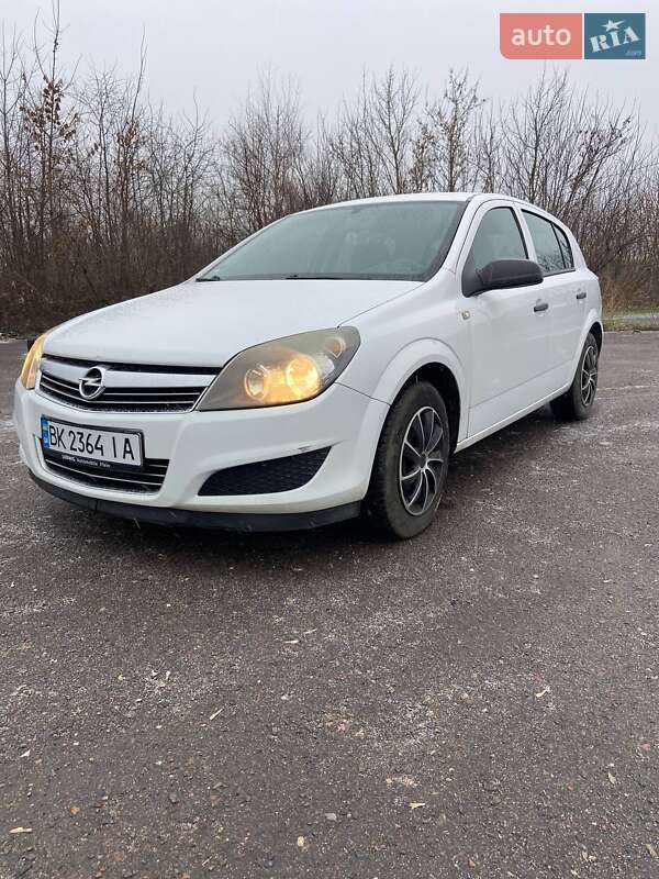 Хэтчбек Opel Astra 2009 в 