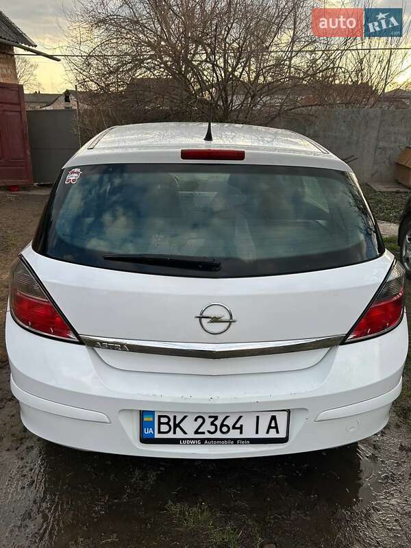 Хэтчбек Opel Astra 2009 в Здолбунове