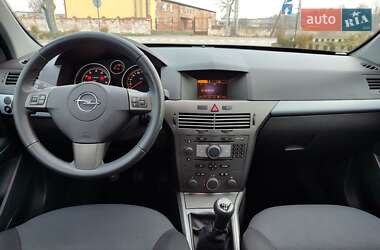 Хэтчбек Opel Astra 2006 в 