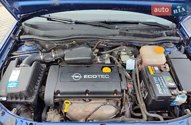Хэтчбек Opel Astra 2006 в 
