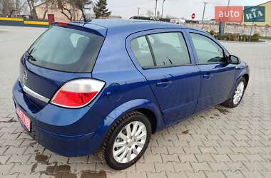 Хэтчбек Opel Astra 2006 в 