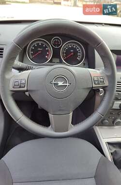 Хэтчбек Opel Astra 2006 в 