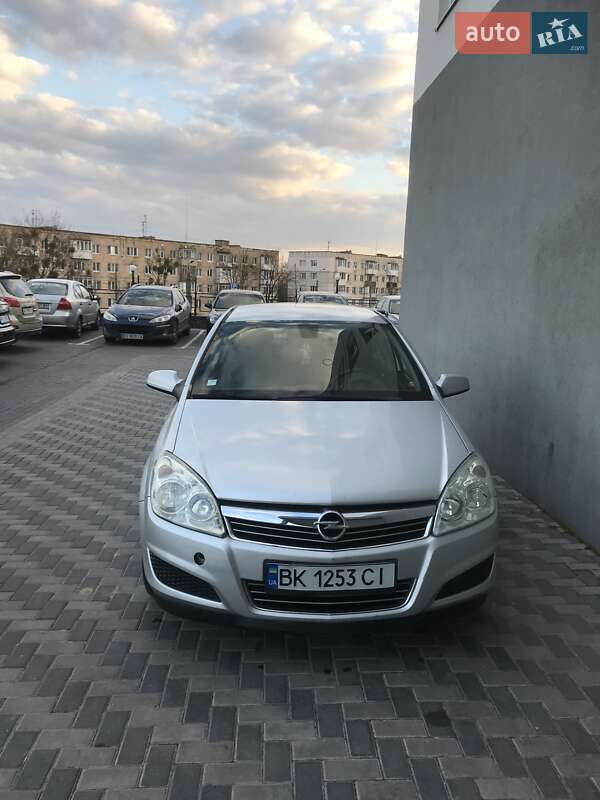 Хэтчбек Opel Astra 2007 в Ровно