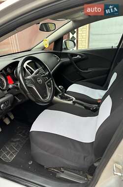 Універсал Opel Astra 2012 в 