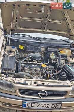 Хэтчбек Opel Astra 1997 в 