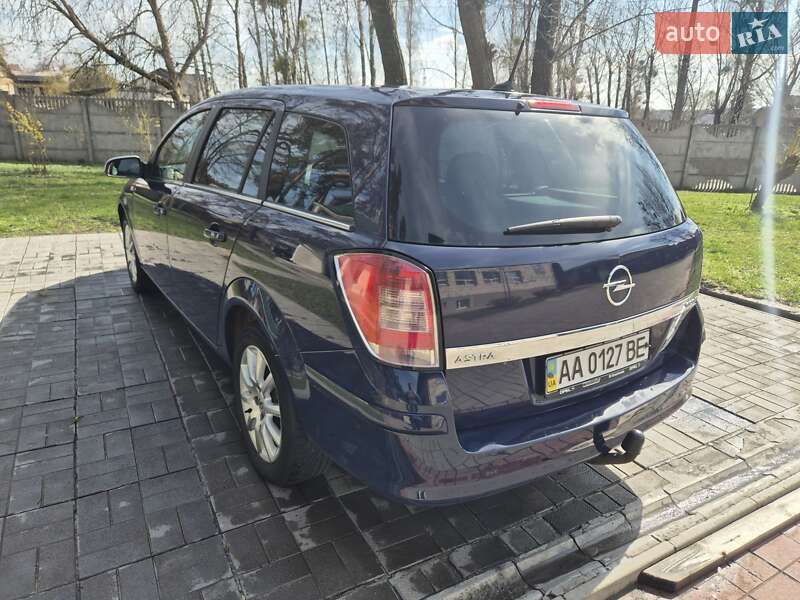 Універсал Opel Astra 2010 в Києві