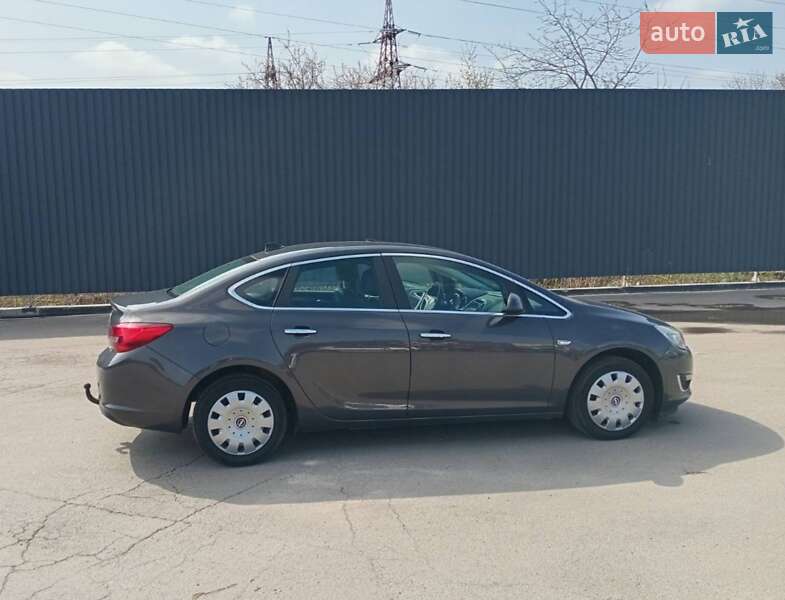 Opel Astra 2012