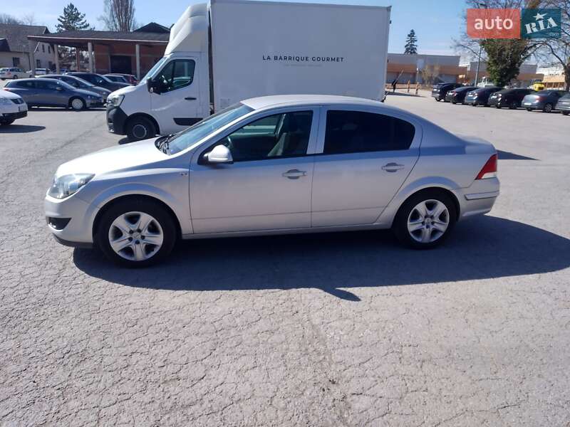 Седан Opel Astra 2012 в 