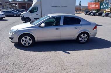 Седан Opel Astra 2012 в 
