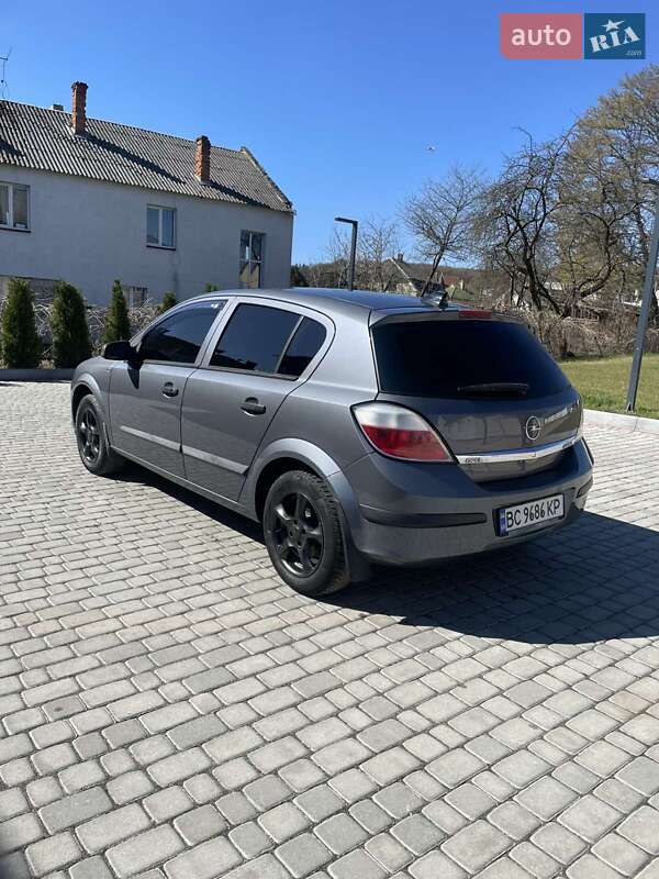 Хэтчбек Opel Astra 2006 в Львове