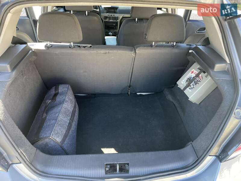 Хэтчбек Opel Astra 2006 в Львове