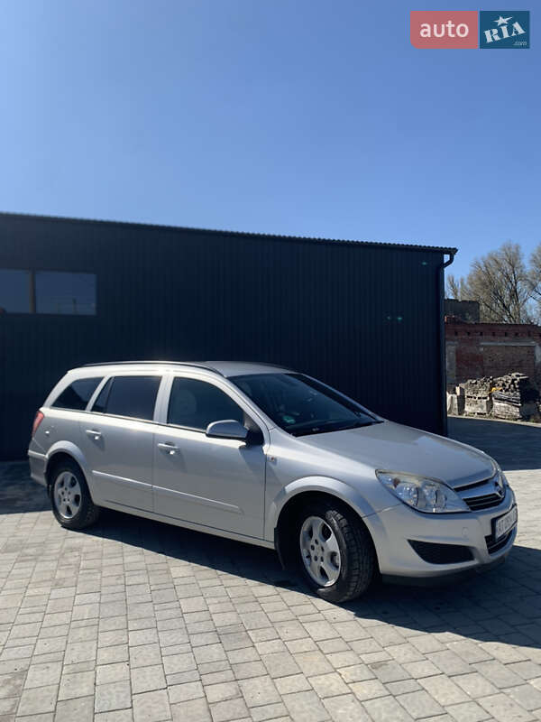 Универсал Opel Astra 2008 в Ивано-Франковске