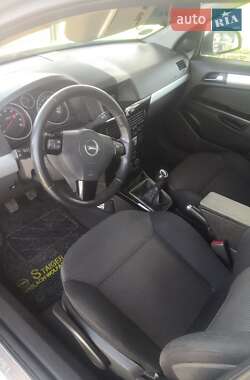 Универсал Opel Astra 2010 в 