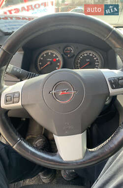 Универсал Opel Astra 2010 в 
