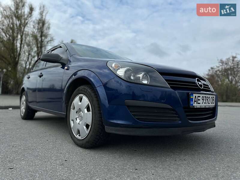 Хетчбек Opel Astra 2005 в 