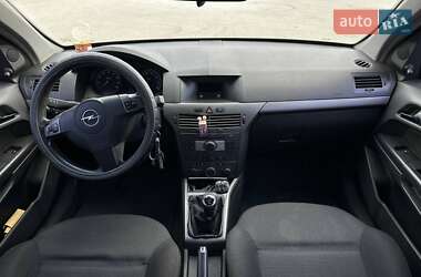 Хетчбек Opel Astra 2005 в 
