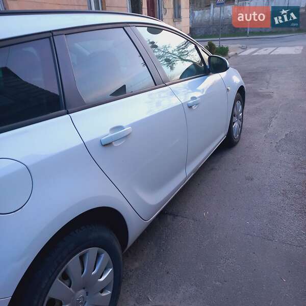 Универсал Opel Astra 2011 в Львове